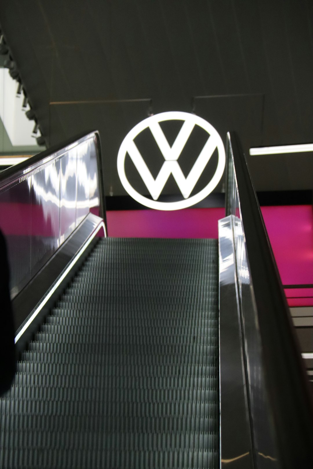 volkswagen-logo-above-an-escalator-vkybsffkupe